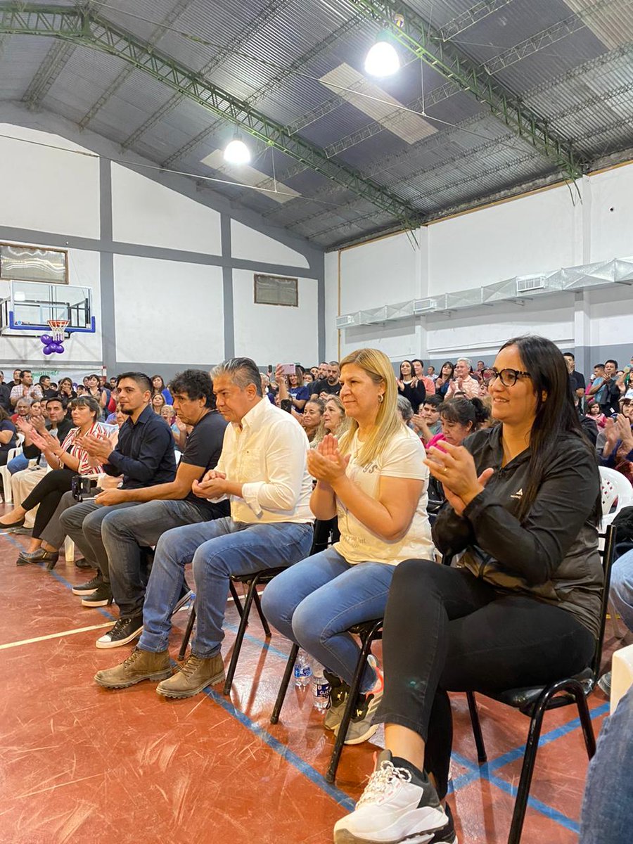 GloriaARuizok's tweet photo. 🚗 Anoche la #CaravanaNeuquinizate llegó hasta Chos Malal 🧡

🙌🏻 Feliz de recibir tanto cariño junto a nuestro gobernador electo  @Rolo_Figueroa

💪 Gracias por el trabajo y apoyo 
#ElPoderEstaEnLaGente

#RoloGobernador #Neuquinizate #ProyectandoFuturo #DesarrolloCiudadano https://t.co/ZEXked804z