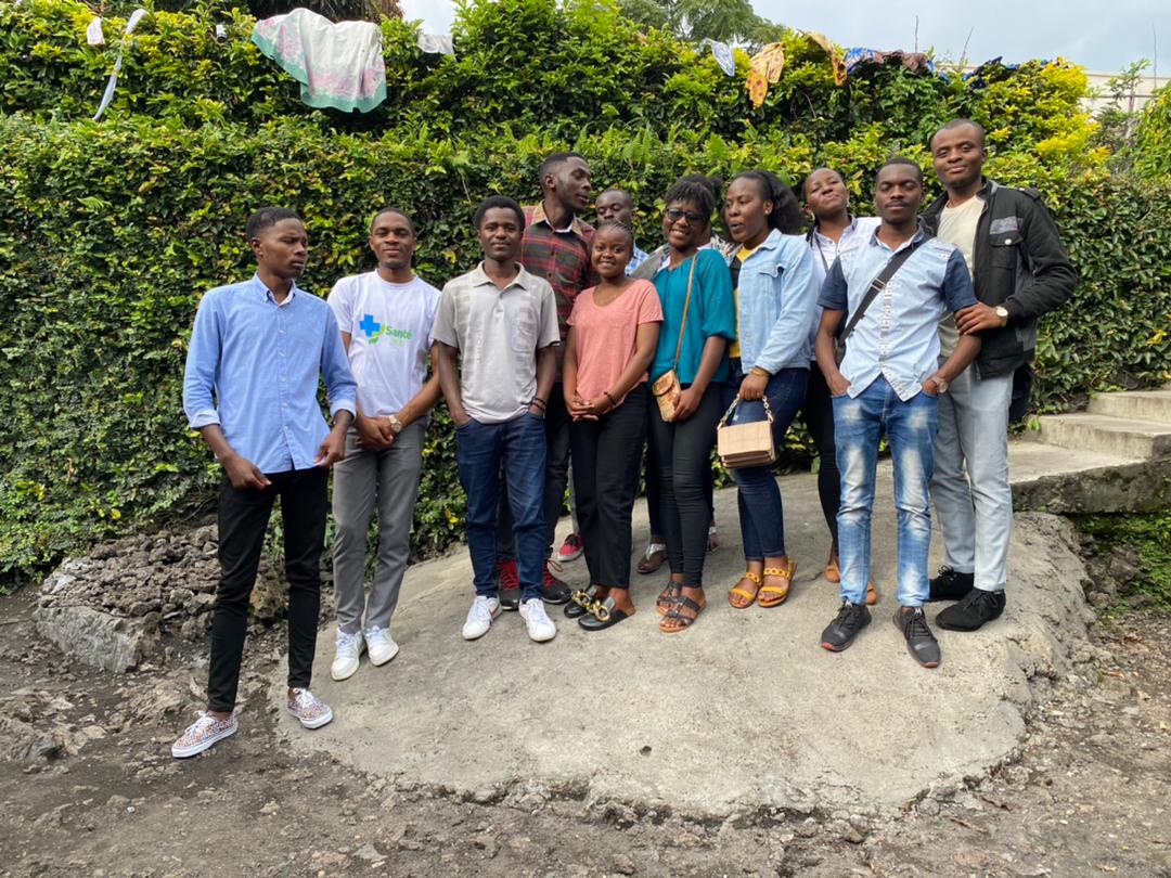 AugustinBrk's tweet photo. Mes anciens collègues du secondaire , heureux de vous revoir les amis https://t.co/597XVJRnR0