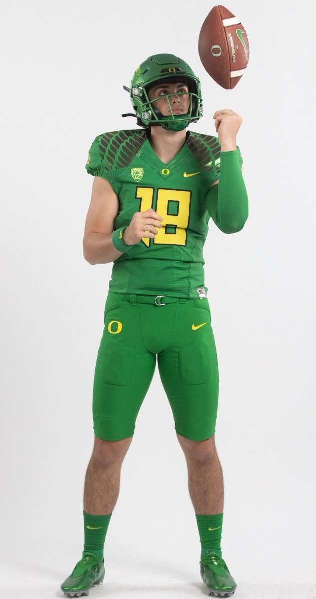 Thank you @oregonfootball & @ptbiondo for the visit yesterday. I had great time connecting with @CoachDanLanning and @CoachWillStein! #GoDucks 🦆 #class2025 #Qb1 🏈🎯💯
