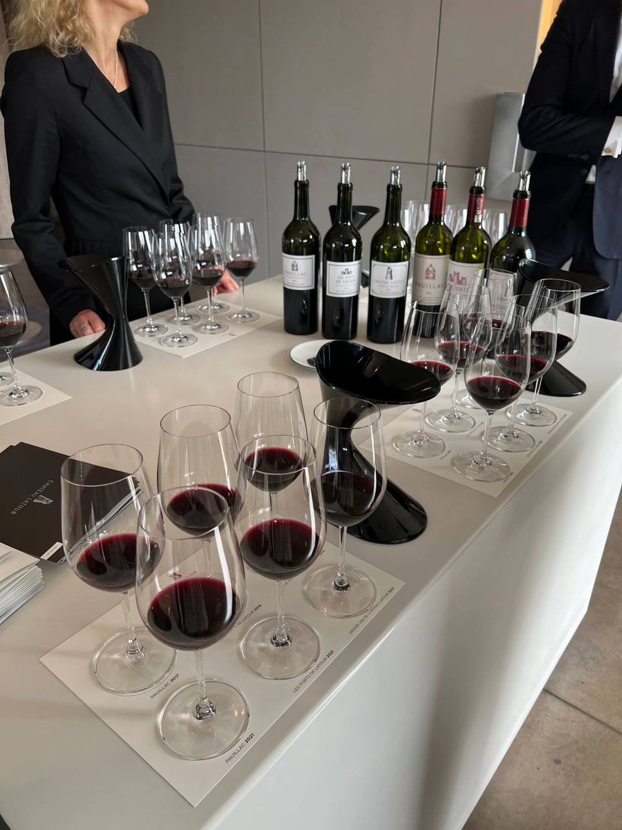 Red wine is a taste of life, not a wine in a bar