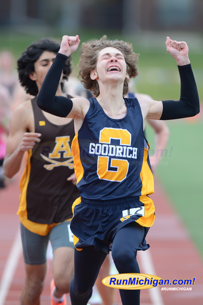 runmichigan's tweet photo. PHOTOS :: Plenty of excitement and great performances at this year's @ELOUInvite High School Invite. Many more photos here >> https://t.co/ekGT4D9rBX https://t.co/1w2fdLQfU9