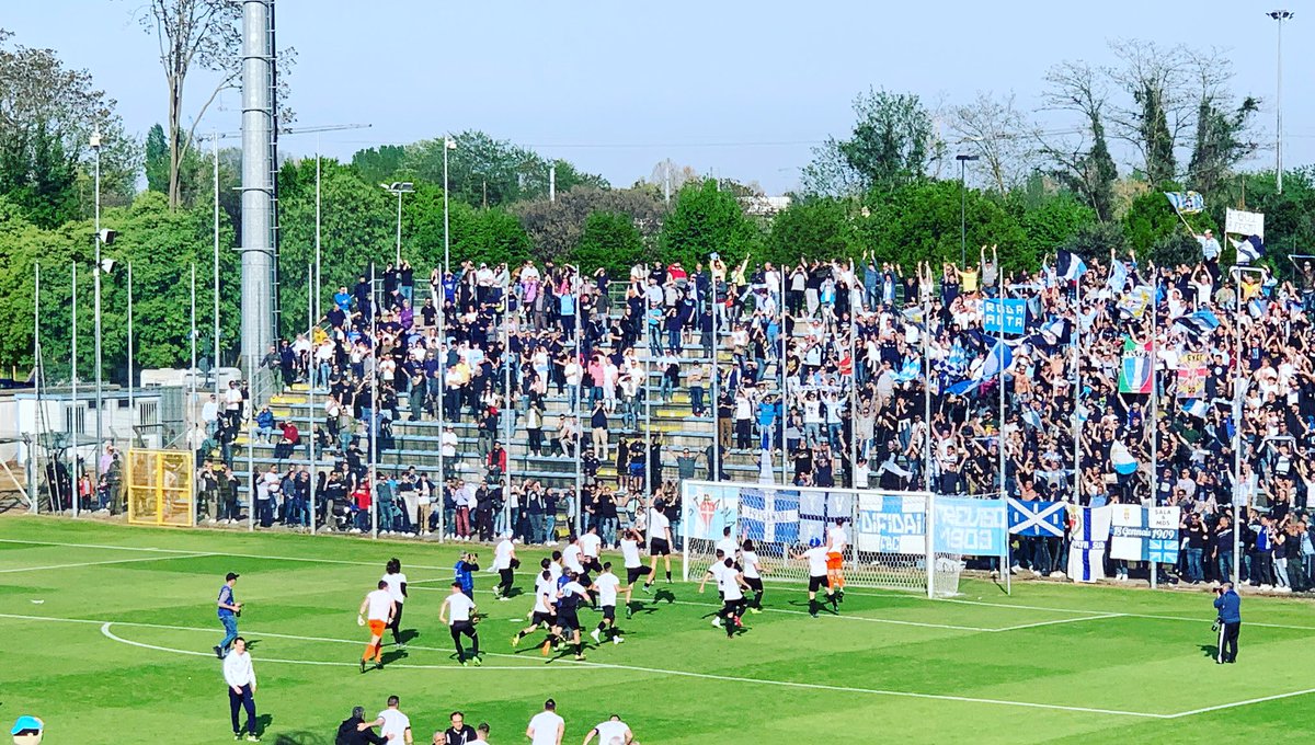 forzatreviso's tweet photo. VITTORIA!

Il Treviso batte il Giorgione per 2-0 grazie alle reti di Posocco e Sottovia e vola in serie D dopo 10 anni di Eccellenza e Promozione.

GRAZIE RAGAZZI! ⚪️🔵 https://t.co/sdWAPHRMQI