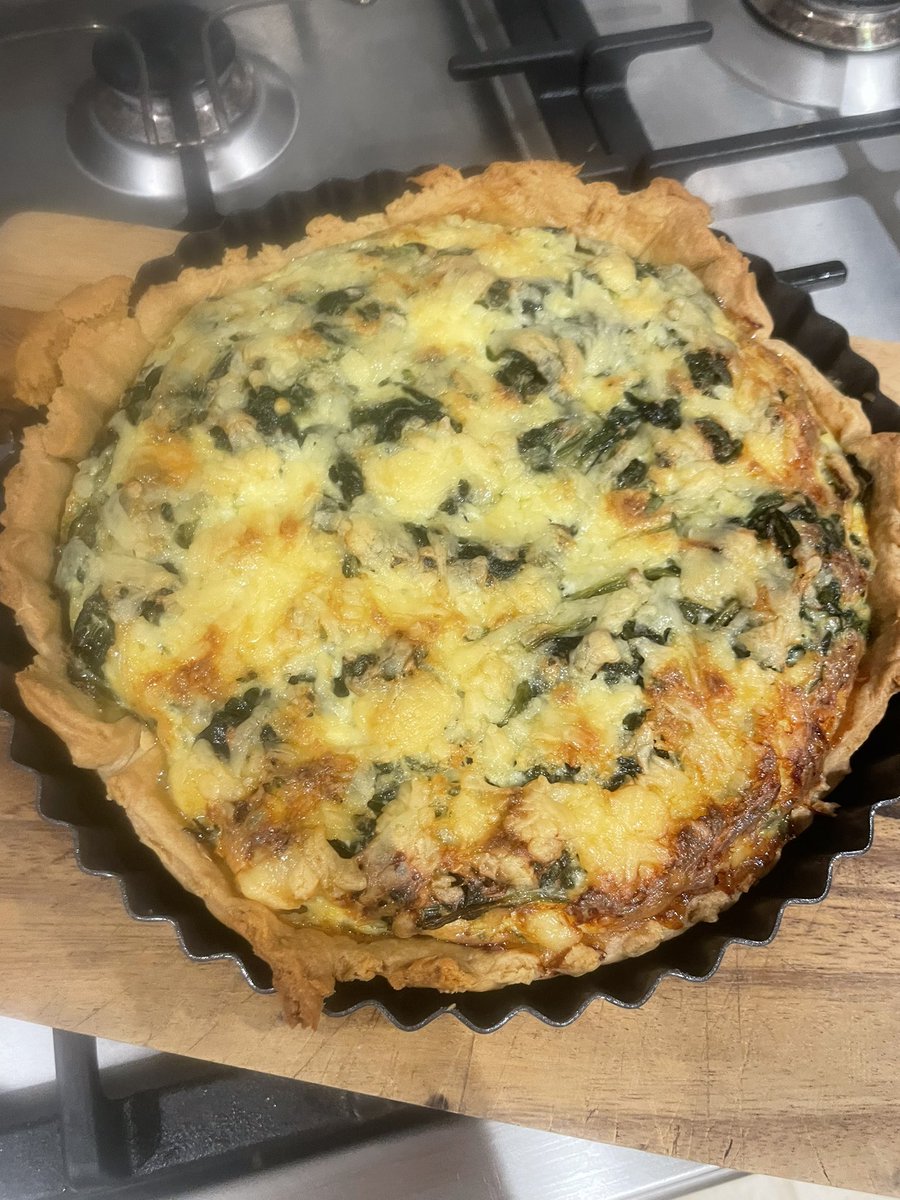 elerichardson's tweet photo. @rob_fitzpatrick Vintage cheddar, and asparagus instead of beans. Not bad! 👍🏻 https://t.co/GtyFZMoS5Q