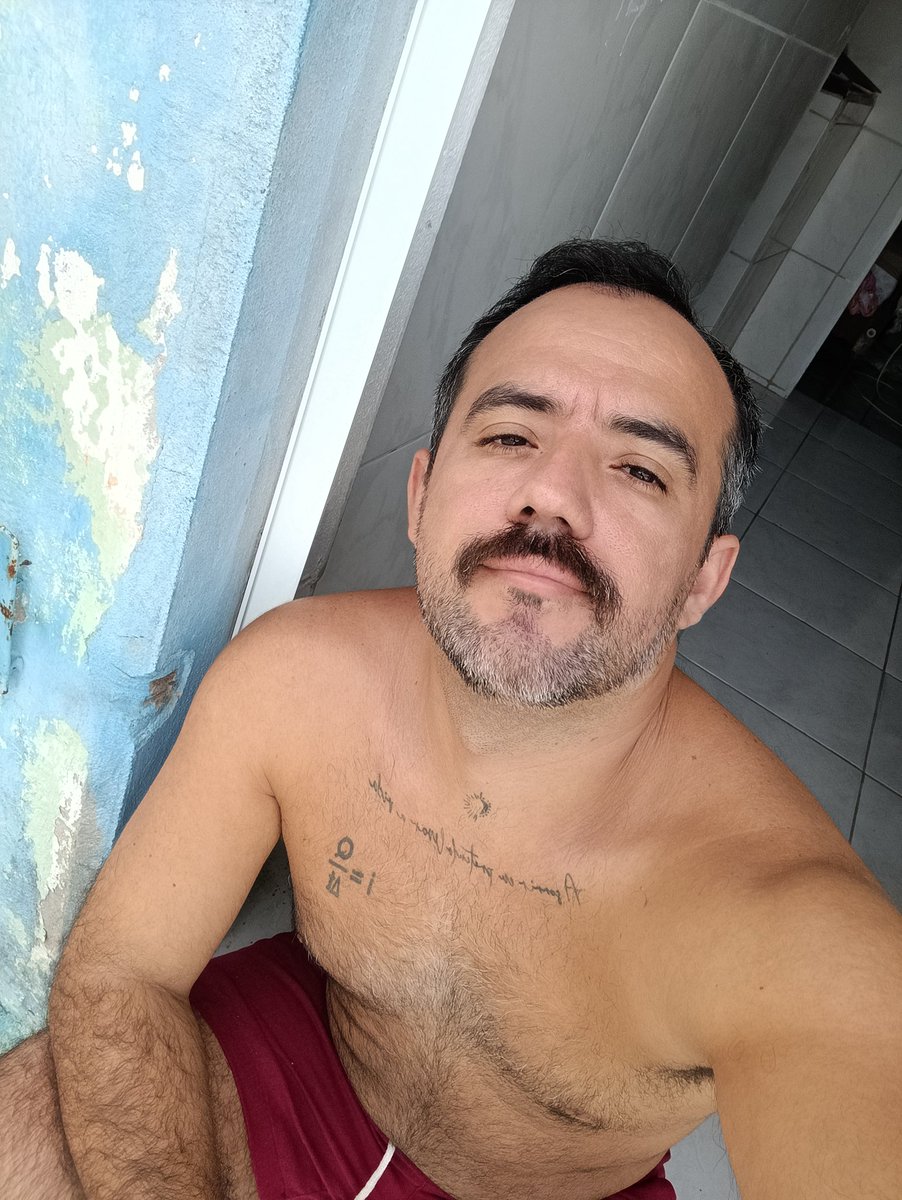 lovepelos's tweet image. Domingo sendo domingo. #preguiça