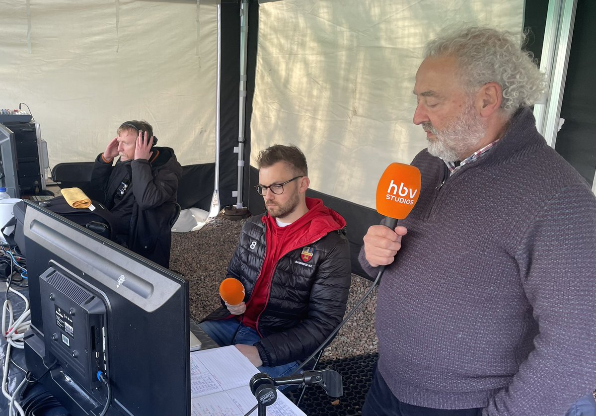 Delighted to be joined by former  Irish International 🏑 @MBell45 (105 caps) on Comms 🎤 with @StephenAlkin for the EYHL Champions Trophy Men’s Final @banbridgehc 🎥 as the hosts take on @lisnagarveyhc 

@EY_Ireland @irishhockey @hbvlive 

#EveryGameCounts #EYHL #hbvlive