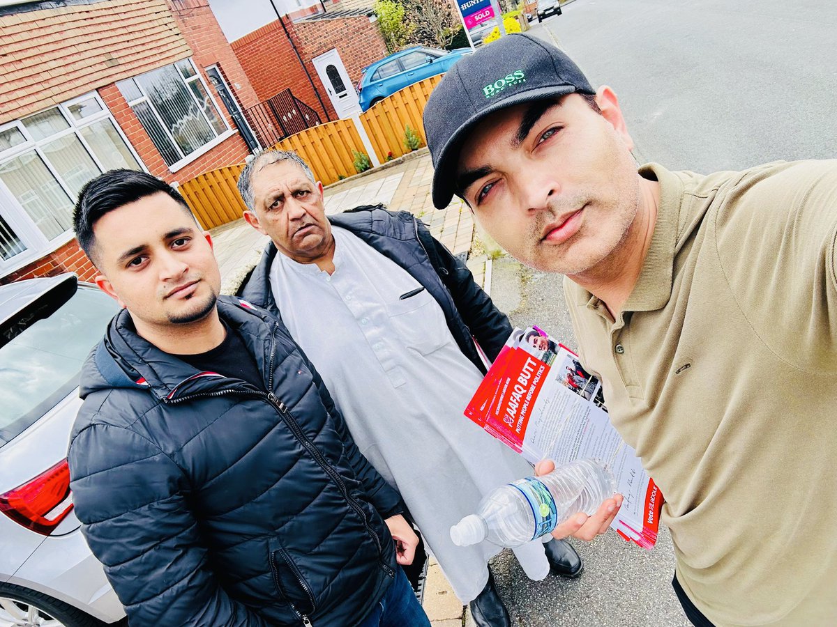 iamaafaq's tweet photo. Thank you so much to everyone for your help today @HaseebarslanUK @cathpinder @WarrillowE James, Caroline and Jabbar @UKLabour @CoopPartyLocal #Butt https://t.co/YOH6TNfx8k