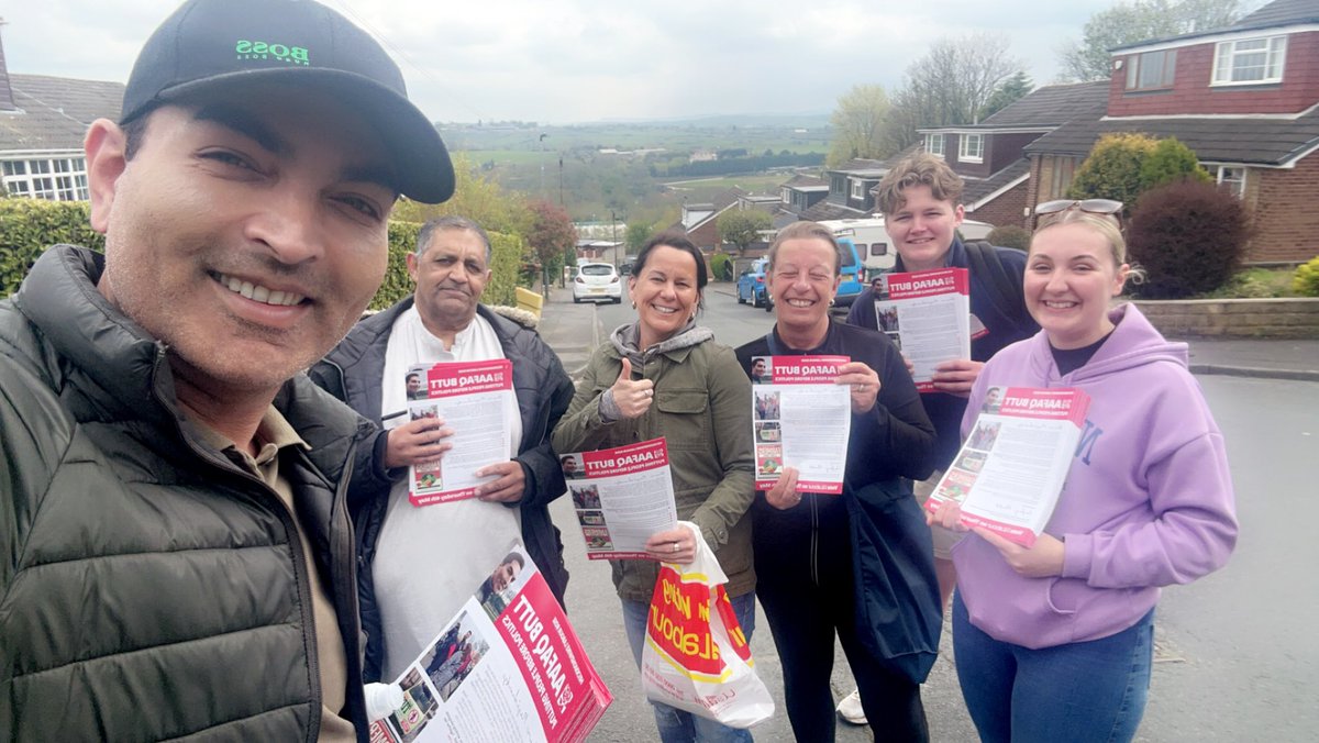 iamaafaq's tweet photo. Thank you so much to everyone for your help today @HaseebarslanUK @cathpinder @WarrillowE James, Caroline and Jabbar @UKLabour @CoopPartyLocal #Butt https://t.co/YOH6TNfx8k