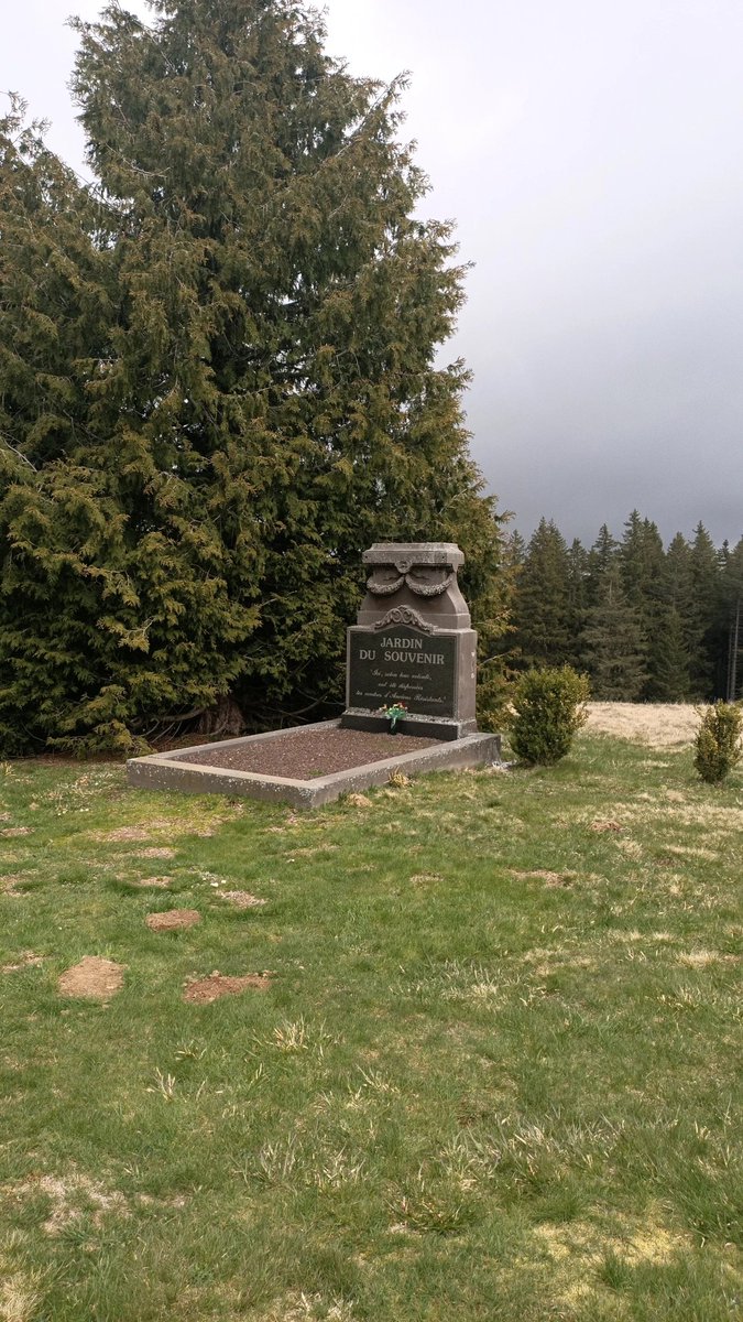 GmncAmbre's tweet photo. Un lieu à découvrir : Le Mont Mouchet où a eu lieu une bataille entre les Allemands et les Maquisards en juin 1944. C'est aujourd'hui un lieu de mémoire perché dans la montagne 🏞️
Je pense faire paraitre un article sur le sujet d'ici peu ! https://t.co/wTSsORZZjb
