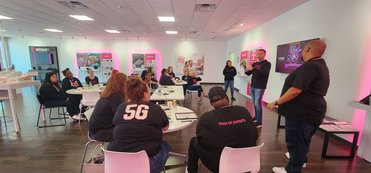 Rockingham is ready!! Can't wait to service our community with these new Un-Carrier Moves! #TMobile @TiNaDeTre @CristianOmar87 @ChappyCLT @JaQuezTMO