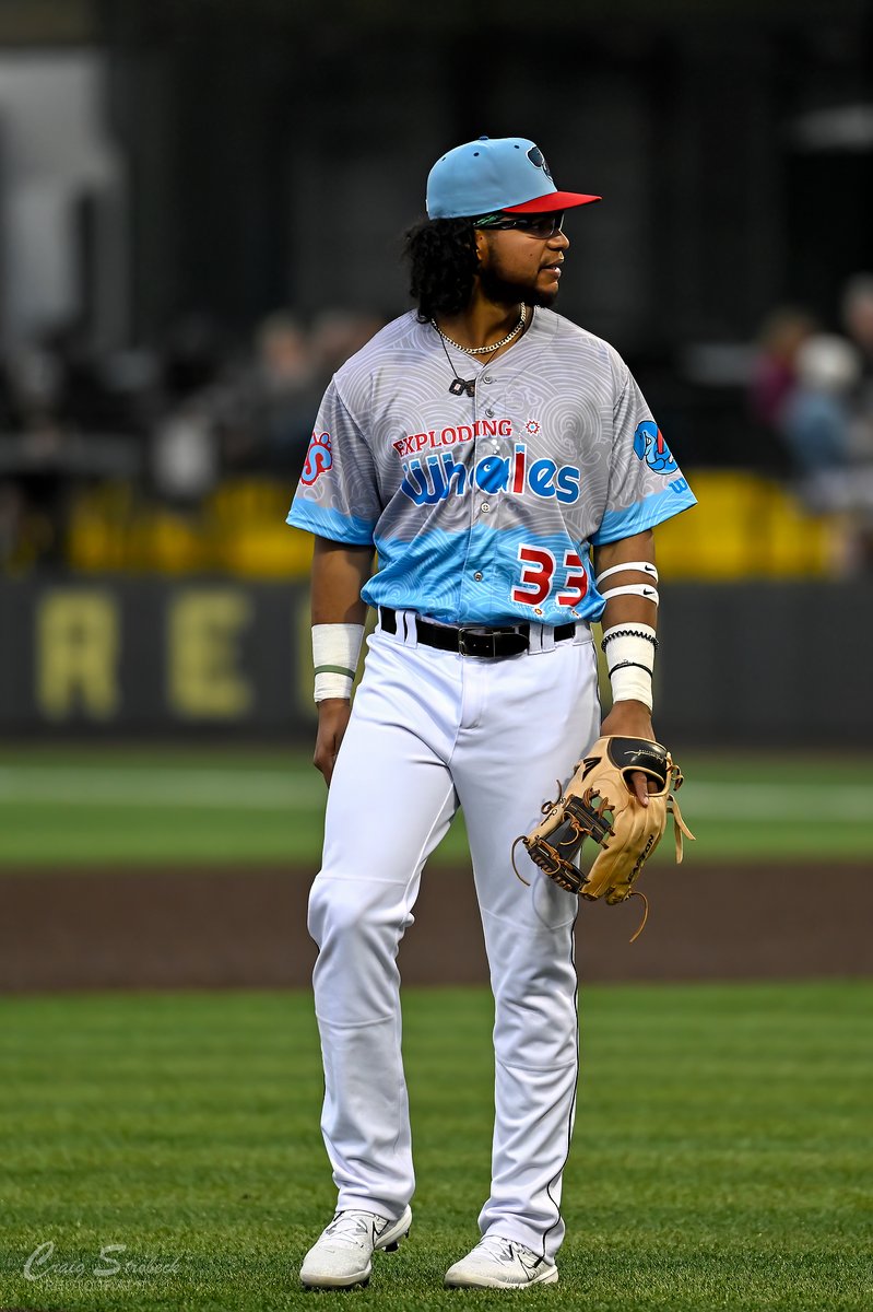 cstrobeck's tweet image. That&apos;s sharp! The debut of the Exploding Whale uniforms last night by the @EugeneEmeralds. Oh and they swept a double-header. #RootedHere #explodingwhale
