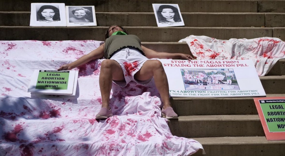 The bloody sheets on the steps of ATX fed courthouse is for 🩸the thousands of women forced to give birth against their will each month post-Roe 🩸 the women brought to the brink of death b4 miscarriage care is given 🩸those who take their own life to escape unwanted pregnancy