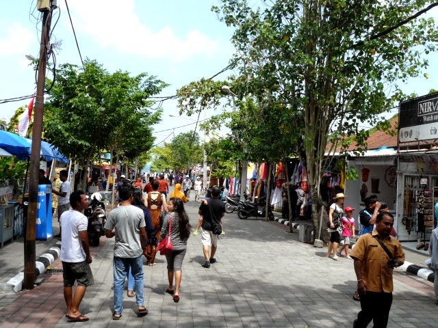 Coleccionandoim's tweet photo. Indonesia - Bali: Tanah Lot y paseo por Kuta (12)  https://t.co/p9e9YVnFNN https://t.co/SRafg0y7H9