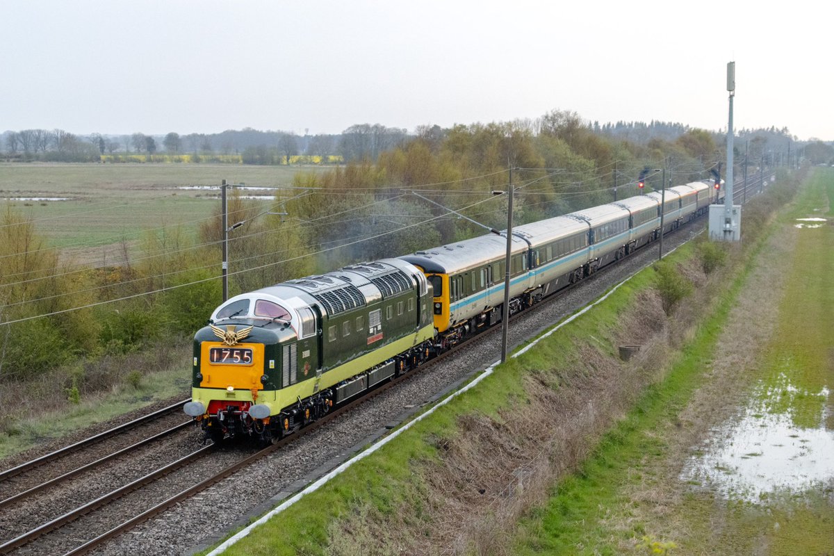 @LocoServicesGrp 55022 passing Butterwell Junction +102 after it’s issues with 90001 bringing up the rear with the scotrail push pull set. 

#lsl #diesel #railtour #deltic #class55