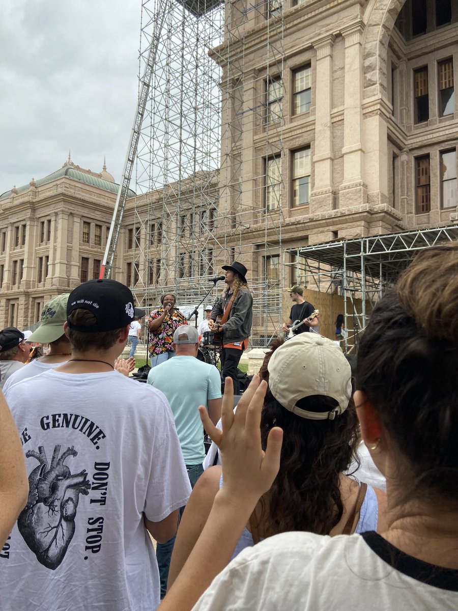 @TXCapHistory An amazing day of worship at the 8th of 50 Capitols with @seanfeucht Let Us Worship and @NateSchatzline! @TexasHouse @TPUSA 
Praying & worshiping Jesus Christ to open hearts to His transformation, in these last 40 days of the 88th session. #txlege #LetUsWorship