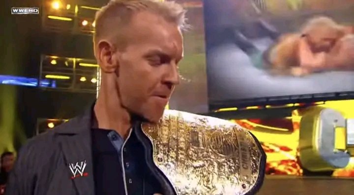 imagesforgot's tweet image. Why was he getting rko'd in his own titantron tho 😅