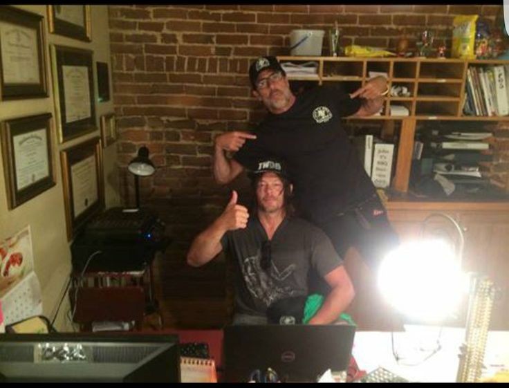 This photo of Norman and Jeffrey is magnificent and I've never seen it before 🤩❤️👌🏻

#NormanReedus #JeffreyDeanMorgan #twdfamily