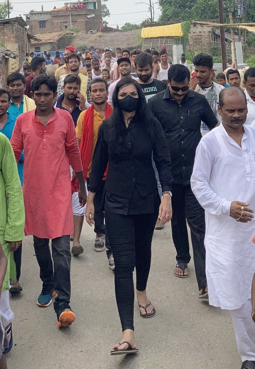 pushpampc13's tweet photo. बिहार को किसी राज्य के मॉडल की ज़रूरत नहीं है। बुद्ध के जमाने से हम ज्ञान देने वाले रहे, लेने वाले नहीं। यहाँ कुशासन से झगड़ा हमारा आंतरिक मामला है। बाकियों में दम न हो तो न सही पर अपने झगड़े से हम सबको साथ लेकर अपने मॉडल से लड़ सकते हैं, बाहरी अपना घर सँभाले। #मैं_बिहारी_हूँ https://t.co/7McuLQnz3a