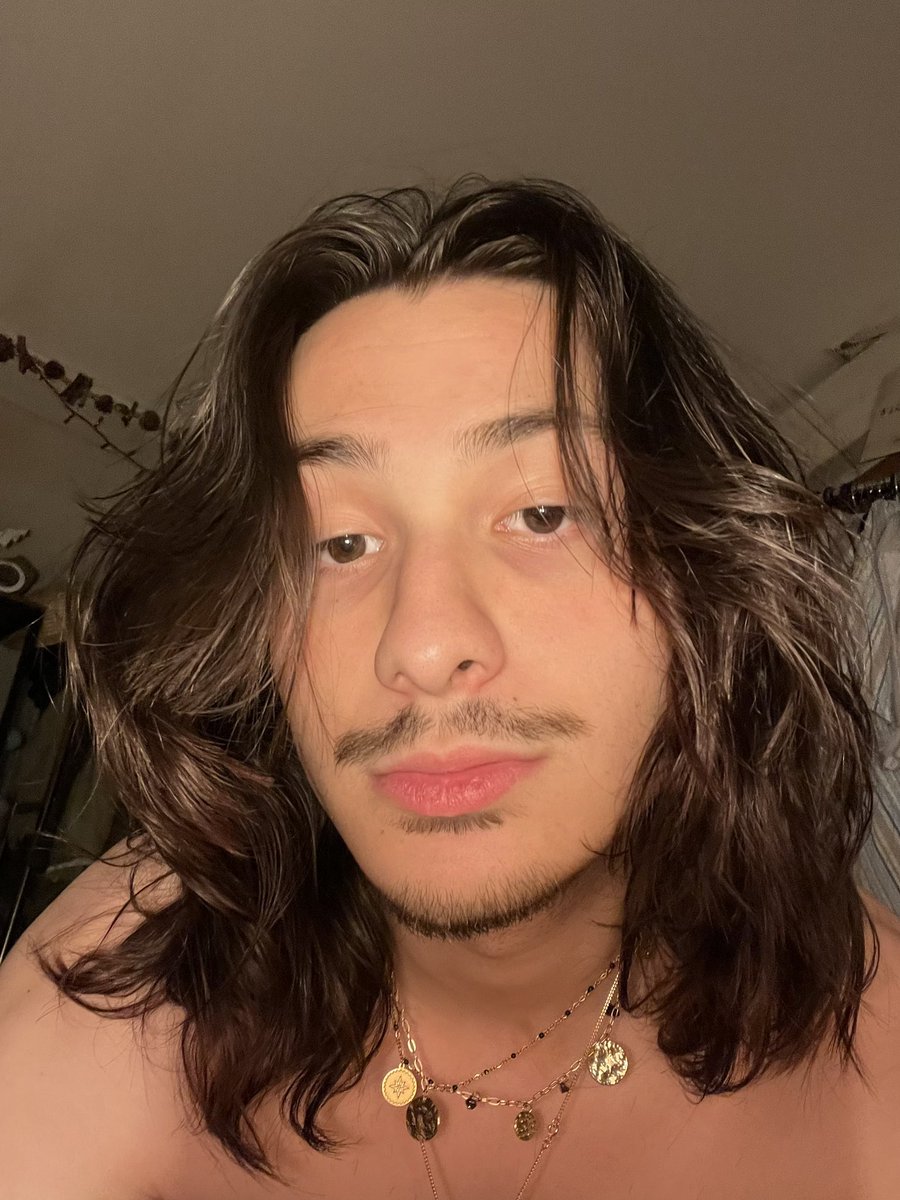 raphaeldlpp's tweet photo. shaggy #LGBTQIAsparkling https://t.co/Hz0o6TDxYZ