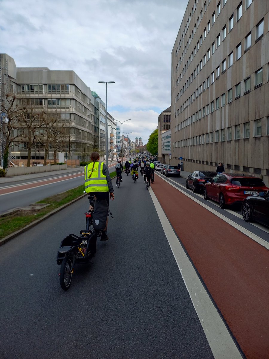 Lena Sterzer (@tacosaladt_day) on Twitter photo Ob im Tunnel, auf der Autobahn oder in der Innenstadt - bei der #Radsternfahrt wurden heute ordentlich Kilometer gemacht #Radentscheid <a href="/ADFC_Muenchen/">ADFC München 🚴</a> @spdmuenchen Ob im Tunnel, auf der Autobahn oder in der Innenstadt - bei der #Radsternfahrt wurden heute ordentlich Kilometer gemacht #Radentscheid <a href="/ADFC_Muenchen/">ADFC München 🚴</a> @spdmuenchen