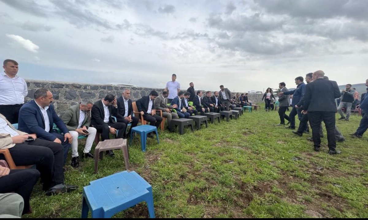 📌#Diyarbakır Millet İttifakı Milletvekili adayları olarak;  çalmadık kapı,dokunmadık gönül bırakmayacağız  diyerek   4.durağımız olan Kışle  Köyünü ziyaret ettik. 

📍Bağlar

#SanaSözDiyarbakır 

<a href="/alibabacan/">Ali Babacan</a> <a href="/devapartisi/">DEVA Partisi</a> <a href="/diyarbakirdeva/">Deva Partisi Diyarbakır İl Başkanlığı</a> <a href="/MSTanrikulu/">Sezgin Tanrıkulu</a> <a href="/A_rahmanErgin/">Abdurrahman ERGİN</a>