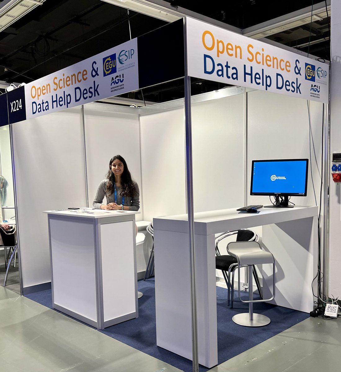 ShelleyStall's tweet image. Going to #EGU23 ? Come by the Open Science and #DataHelpDesk !! Ask your questions, say hello! We are in Hall X2 Booth X224 on the corner!! @ESIPfed @EuroGeosciences @theAGU