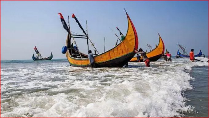 কক্সবাজারে ভেসে আসা ট্রলার থেকে হাত-পা বাঁধা ১০ জনের অর্ধগলিত লাশ উদ্ধার