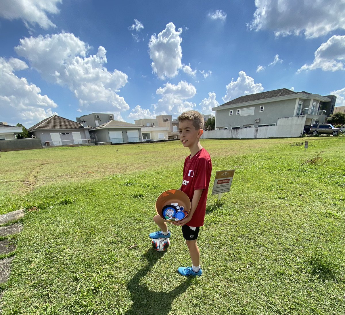 eabreu13's tweet photo. Cleaning the space where my soon play soccer, learning since beginning. @ToxicSkullsClub #EarthDay #TSCcleanup https://t.co/WnGAckcYwO
