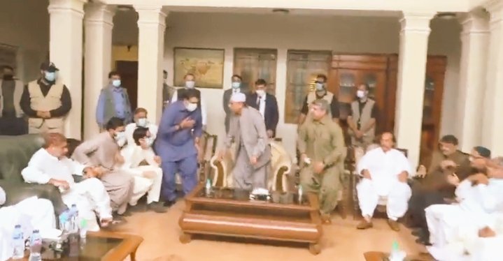 نواب شاہ: پاکستان پیپلزپارٹی پارلیمنٹریز کے صدر آصف علی زرداری کی  سکرنڈ میں ايم اين اي سید غلام مصطفی شاہ کی رہائش گاہ آمد
 صدر آصف علی زرداری کے ھمراع نوابزادہ میرنادرخان مگسی نے محراب پور میں سید غلام مصطفی شاہ کی والدہ کے انتقال پر ان سے تعزیت کی

<a href="/AAliZardari/">AsifAliZardari</a> <a href="/M_NMagsi/">Mir Nadir Khan Magsi</a>