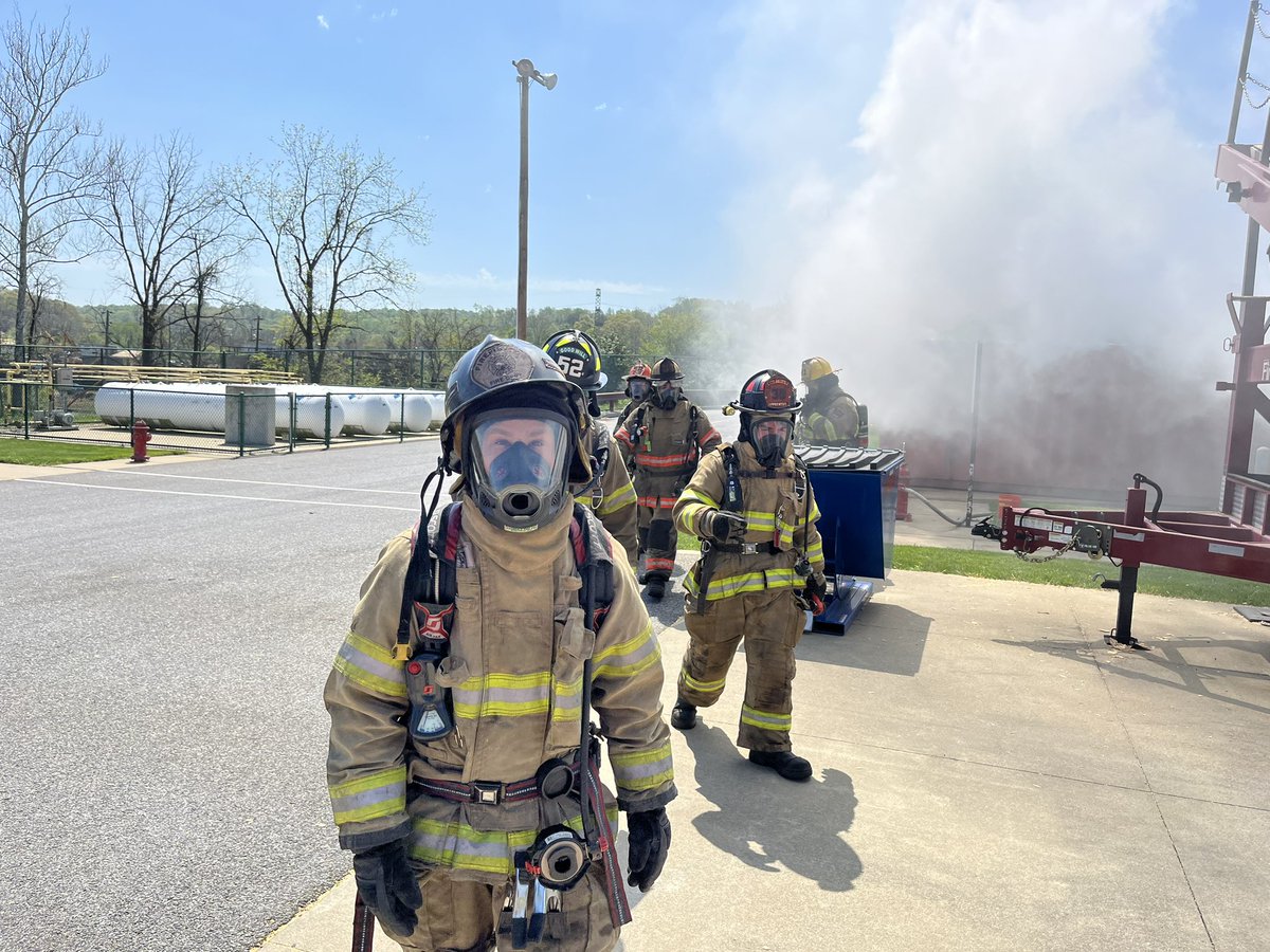 OHSPSA1's tweet image. Friday the Fire cadets wrapped up the week learning “flashovers” first hand.  It was a hot day but well worth the education. #ff1 #flashover #cte #firstresponders @CCDES @oactep @OJSHSLearns