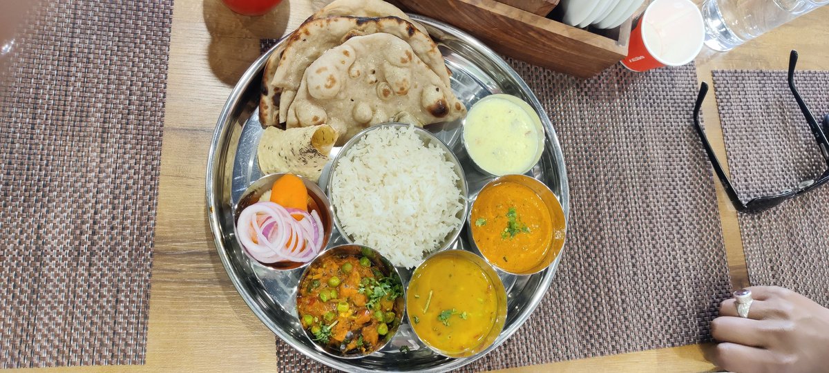 Ghad bhoj is gharwali restaurant It is a branch of 4chef restaurants in rishikesh they started with gharwali food taste in Rishikesh try authentic taste of Himalayas #rishikesh #rishikeshwritings #Uttarakhand #gharwalifood @AboutIndia @suzannebernert @UTDBofficial @HuffPostTaste