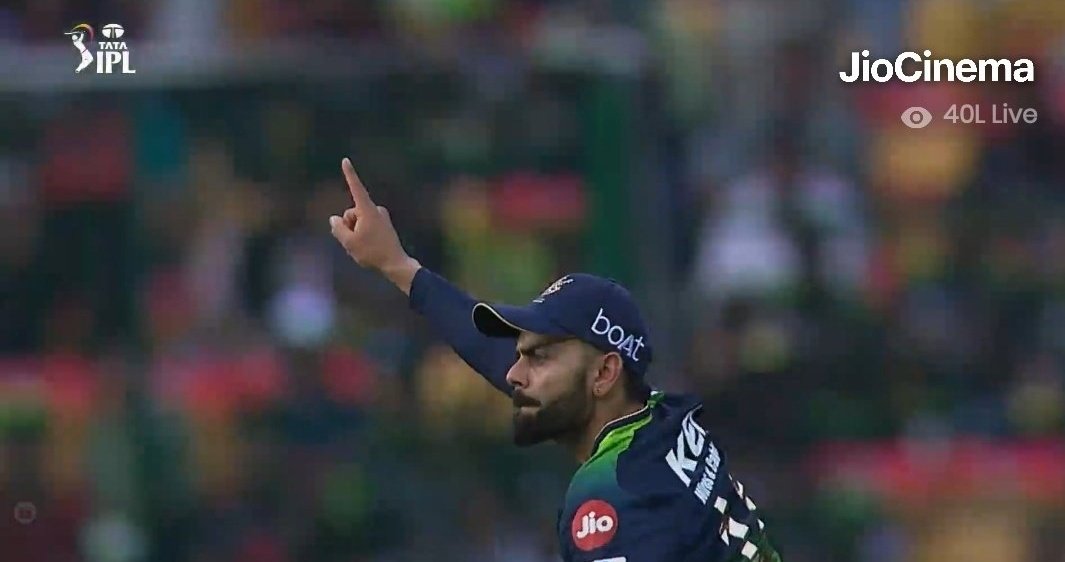NishaSharma2804's tweet photo. The energy he carries on the field is just so enthralling to watch!!!!💥💯
His Passion,Aggression, Just pure Legacy!!🙌🤩
Captain Kohli is back!!❤️🧿
#ViratKohli #RCBvsRR #RCBvRR https://t.co/VdFKsgD8Bg
