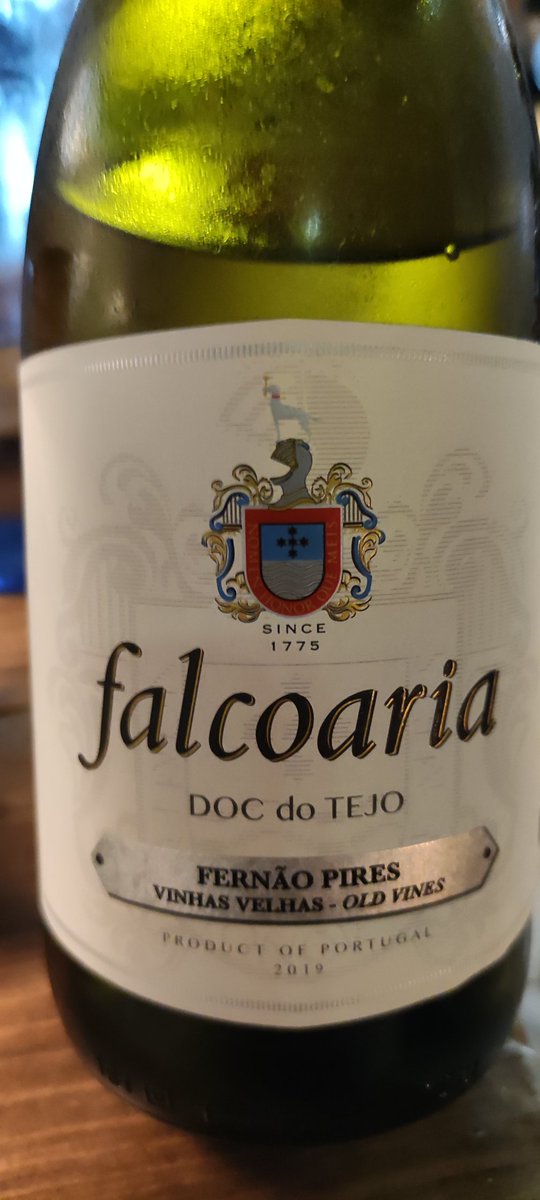 AlfredoVPE's tweet photo. Callos "comme il faut" en @elmediollenobar.
PPP (Piquiñinos, Picantinos y Pegajosos).
Excelentemente acompañados por un Falcoaria 2019 de Fernāo Pires.
De aperitivo Adorado de Menade y en el post amontillado Fossi de @Pr_Collantes
¿Se puede estar mejor? https://t.co/xw7NsVP4KT
