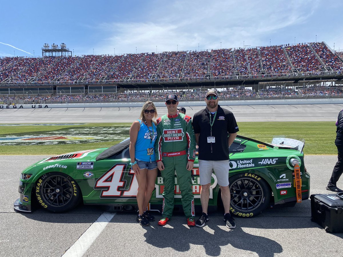 hbpRacing's tweet photo. Having fun on pit road with @RyanPreece_  and the @hbpizza team members!

#HBPRacing
#Geico500 https://t.co/ODEj9PubY9