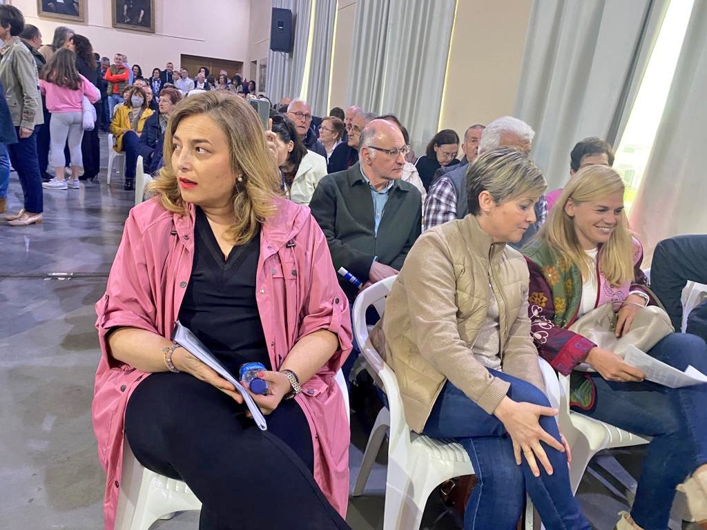 Rosana González ha hecho de las personas su eje de gestión y del desarrollo rural y el bienestar social su mayor compromiso. Y seguirá haciéndolo desde el sillón de la Alcaldía que sin duda revalidará.

Presentación de la candidatura, arropados por <a href="/AlvaroQueipo/">Álvaro Queipo</a> #CoañaEntreTodos