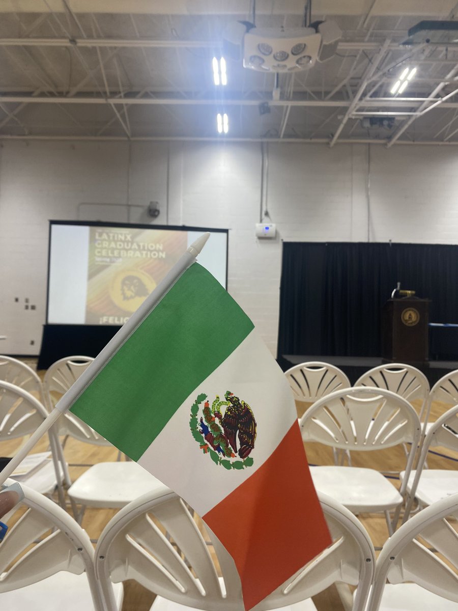 jenniferl145's tweet image. Celebrate your wins. 🇲🇽🎓 #LatinxGraduation
