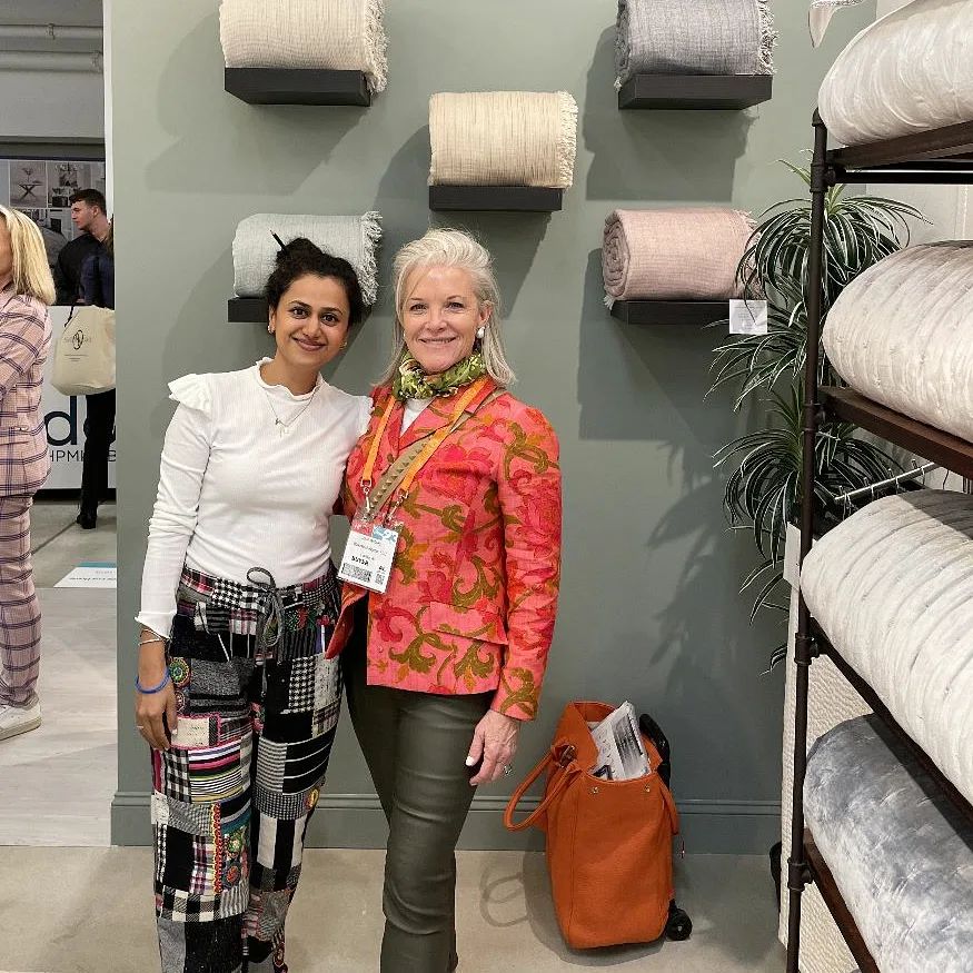 orchidsluxhome's tweet image. A date with divine designs! Our delightfully detailed furniture and bedding collections 🌸 are waiting for you at Suites at Market Square G1019 in @HPMarketNews! Visit our space today to win the blissful Bergen throw!
..
#orchidsamerica #hpmkt #designonhpmkt