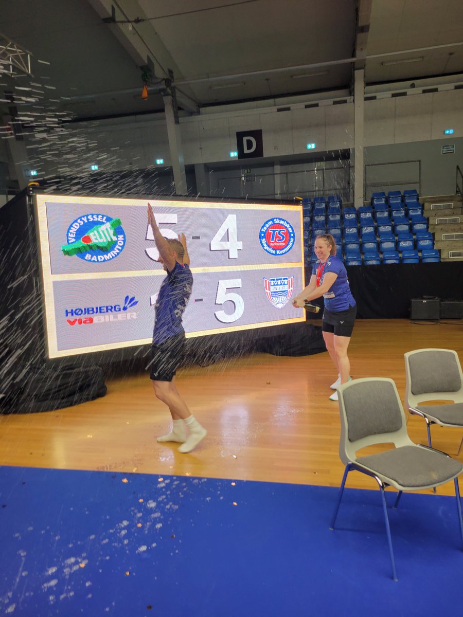 KirstyGilmourr's tweet photo. ✨️Danish League WINNERS✨️🔥💃🏻🤩🥳
WHAT. A. TEAM 🔥🔥🔥
Back to back titles. Holy moly. Beyond proud of what we've achieved together this year.
There's no team like VEB.
I love this bunch of people.
Okay. Bye. 🇩🇰🇩🇰 https://t.co/wlTS37z9e3