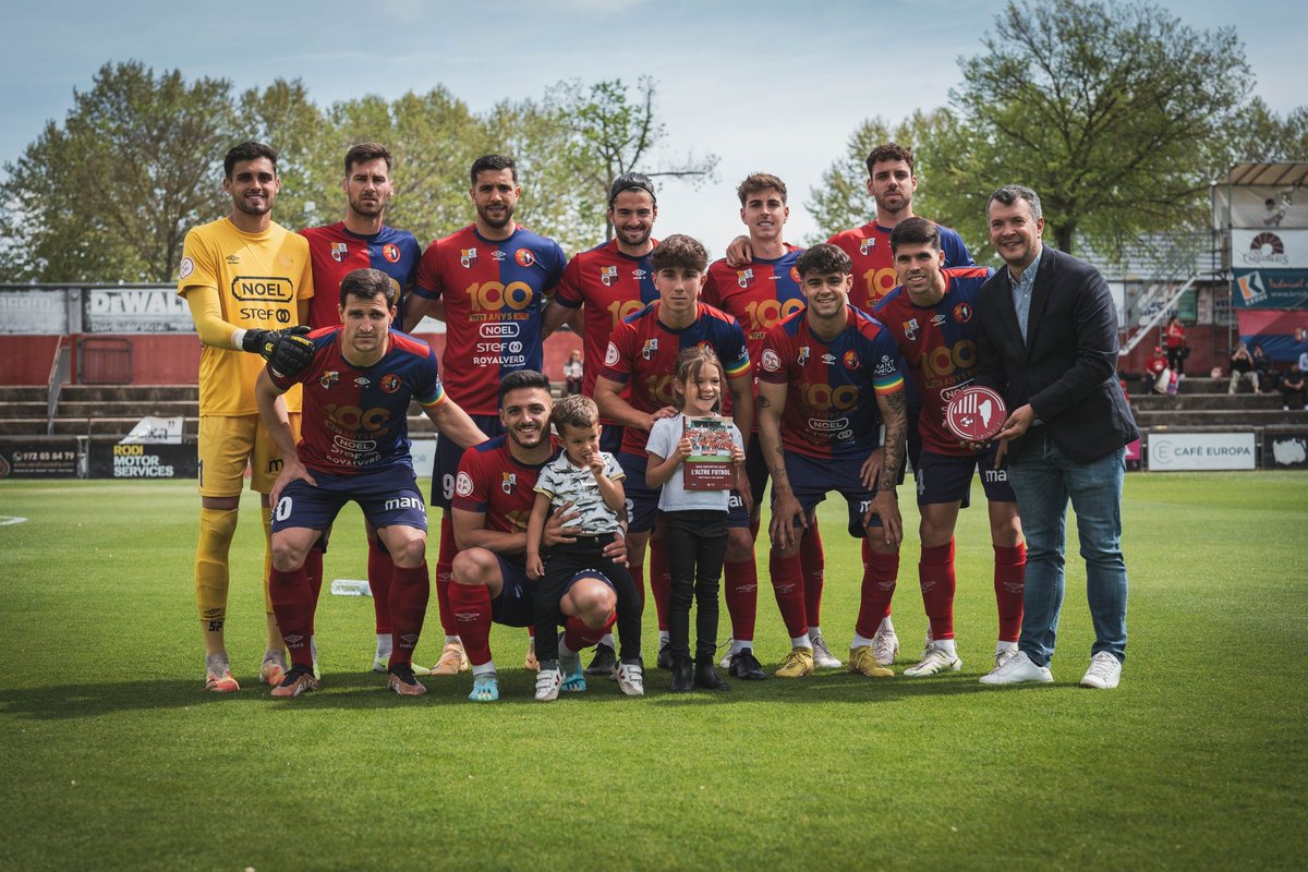 UEO1921's tweet photo. 👨🔬🤝
En l'avantmatx d'avui hem convidat a #SPINREACT, empresa d'anàlisis clínics amb seu garrotxina que patrocina el nostre filial @cagarrotxa
👥 Amb la presència d'Àngel Reyes al costat del directiu Enric Vila
👏 Gràcies per posar el vostre granet de sorra en aquest projecte! https://t.co/KxltHKrWEd