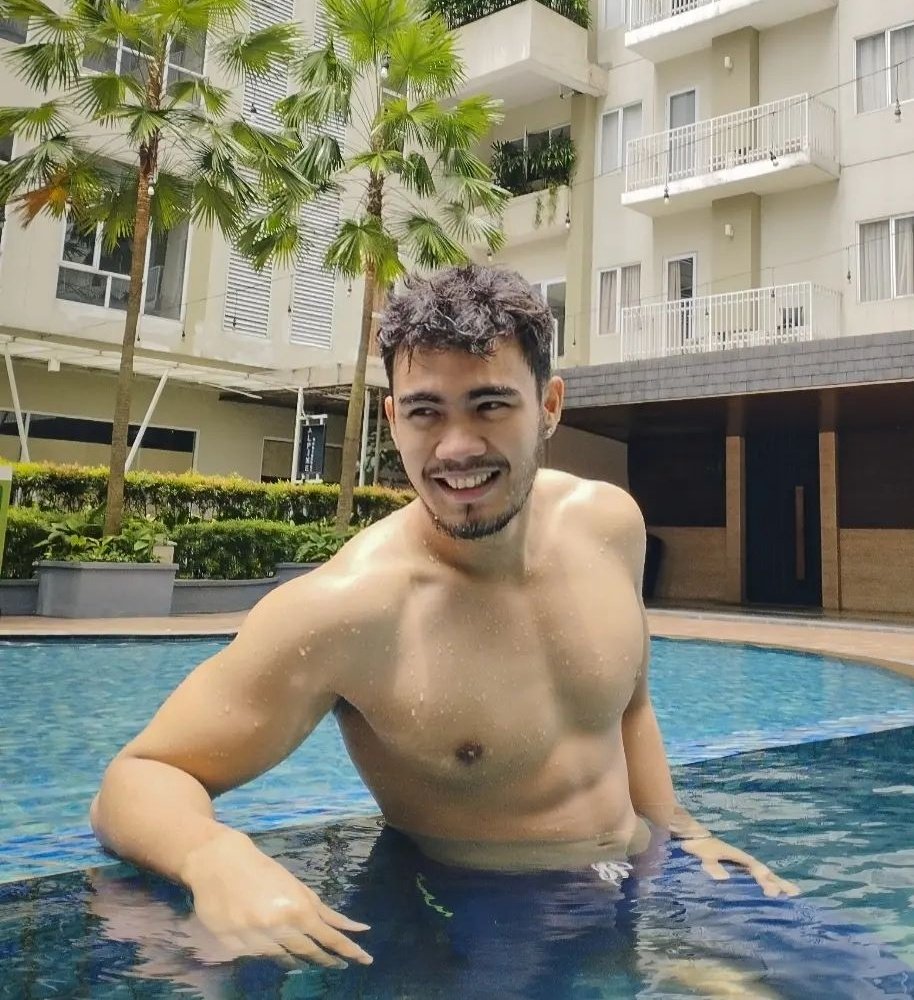 MRVVIP on X: Bima Prawira shirtless on snaps. #selebwatch  t.cokPRnEJIroW  X