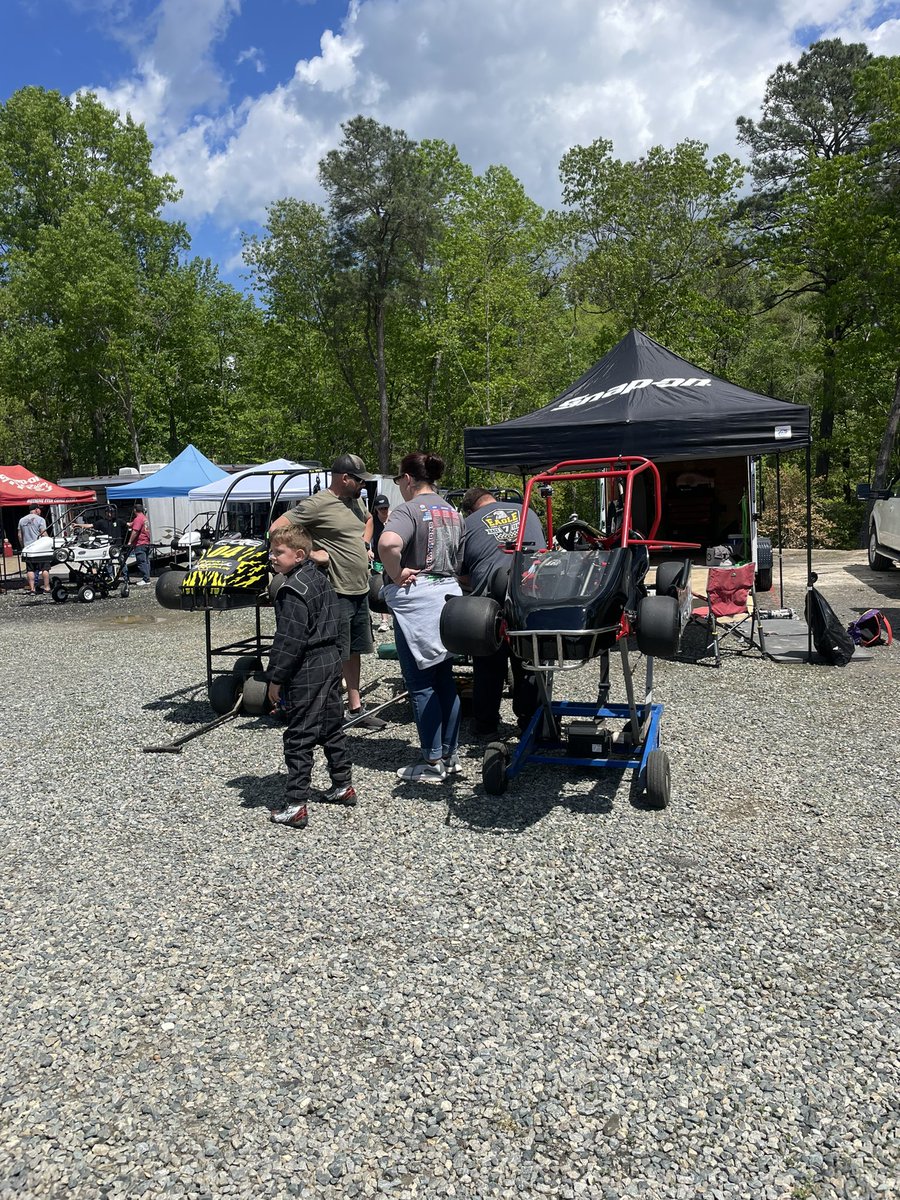 FerryFarmRacing's tweet photo. What do our drivers do when Mother Nature tells them no racing?
Kayla Surles hopped back in her old kart, with the kids of Ferry Farm Racing. https://t.co/2oCIpeP3PD