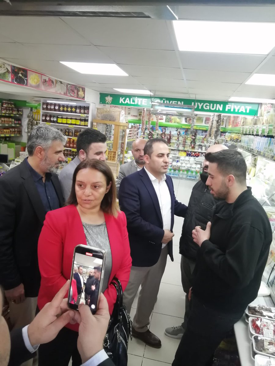 AKBahcelievler's tweet photo. 📍Zafer Mahallesi

İstanbul Milletvekili Adayımız Sn. @haruncelik1985 ile beraber hane ve esnaflarımızı ziyaret ettik. Akabinde mahalle standında görev alan arkadaşlarımıza kolaylıklar diledik.

14 Mayıs Zaferine Giden Yolda...
#AdımAdımİstanbul https://t.co/cH6ej6UVEq