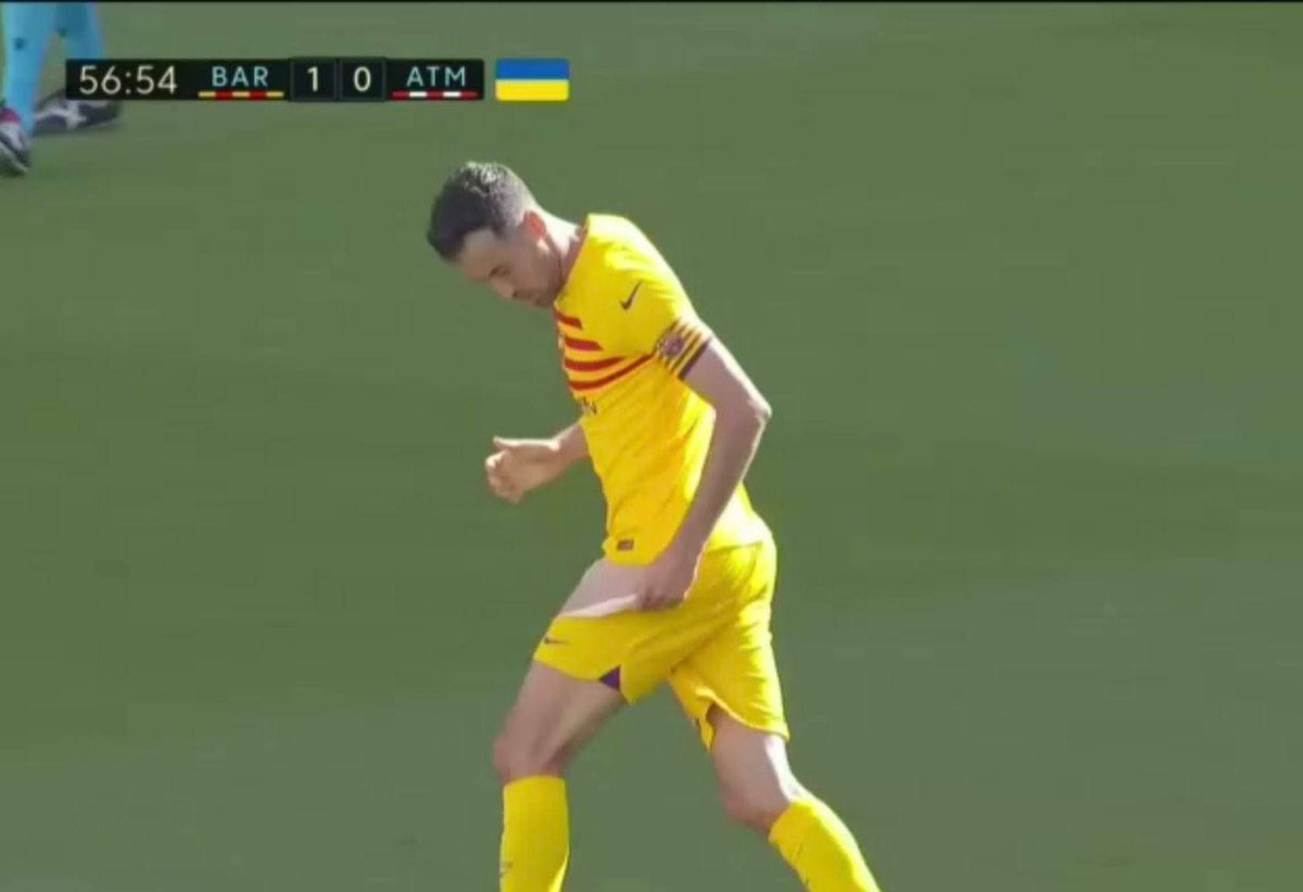 abdullawathiq's tweet photo. اتخيل نلعب في دوري ابطال اوربا الارتكاز مال فريق بوسكتس 😂😂
#BusquetsOut https://t.co/WUJAr3lQNp