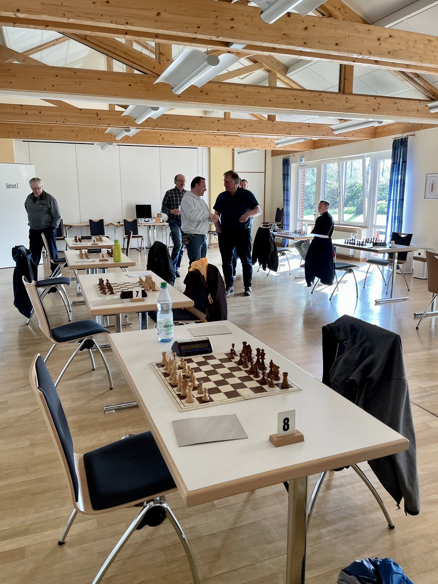 JChrHeuer's tweet photo. Schach Bremen A-Klasse SSG Stotel/Loxstedt- SF Leherheide 2 4:4 Beide Mannschaften haben den Klassenerhalt geschafft! Spieltag: https://t.co/1oKf9sFFnn Mein Spiel: https://t.co/VqQRWSCLGl #Bremen #Bremerhaven #Loxstedt #Stotel #Schach @lichess @SchachschuleH @Schachbund https://t.co/ZrHl88zWvr