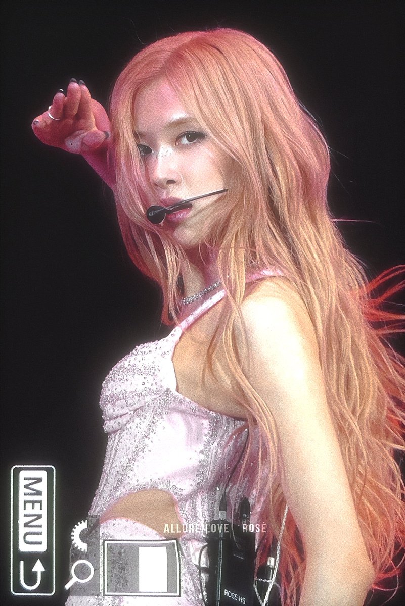 archiveofchae's tweet photo. BLACKPINK #rosechella https://t.co/97I0uOmMlJ