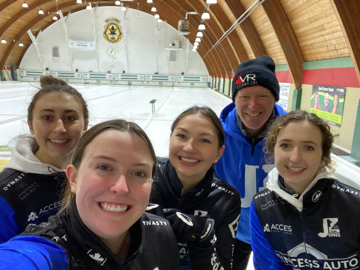 TeamJJonesCurl's tweet photo. #SELFIESUNDAY
Here are a few of our fav team selfies from this season.
If you have a favourite curling-related selfie (i.e. at a curling event, with a fav curler, or with your club team), post it and tag us, and we'll share a few today.
#TeamPrincessAuto
#curling https://t.co/BWMq7GoD4E