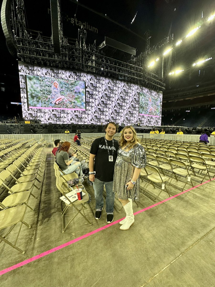 bellaaspinelli's tweet photo. last night was everything and more I could have ever dreamt of 😍 #HoustonTSTheErasTour #TSTheErasTour @taylornation13 @taylorswift13 https://t.co/BdQuXcAn9h