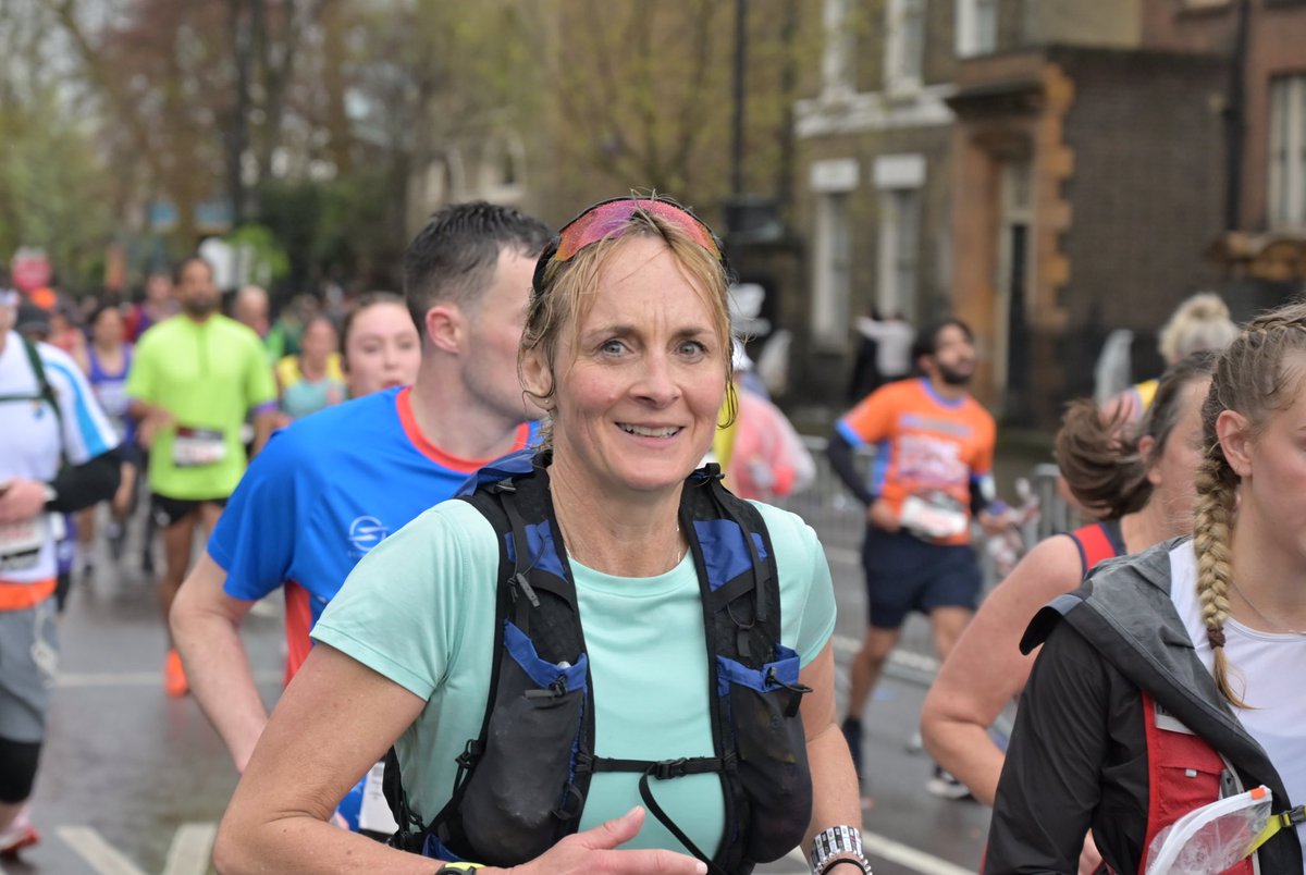 _chrisc_1's tweet photo. Today at the London martthon. @louiseminchin was looking fresh as a daisy at the 22 mile mark 🥳 https://t.co/fqQJoc5v7p