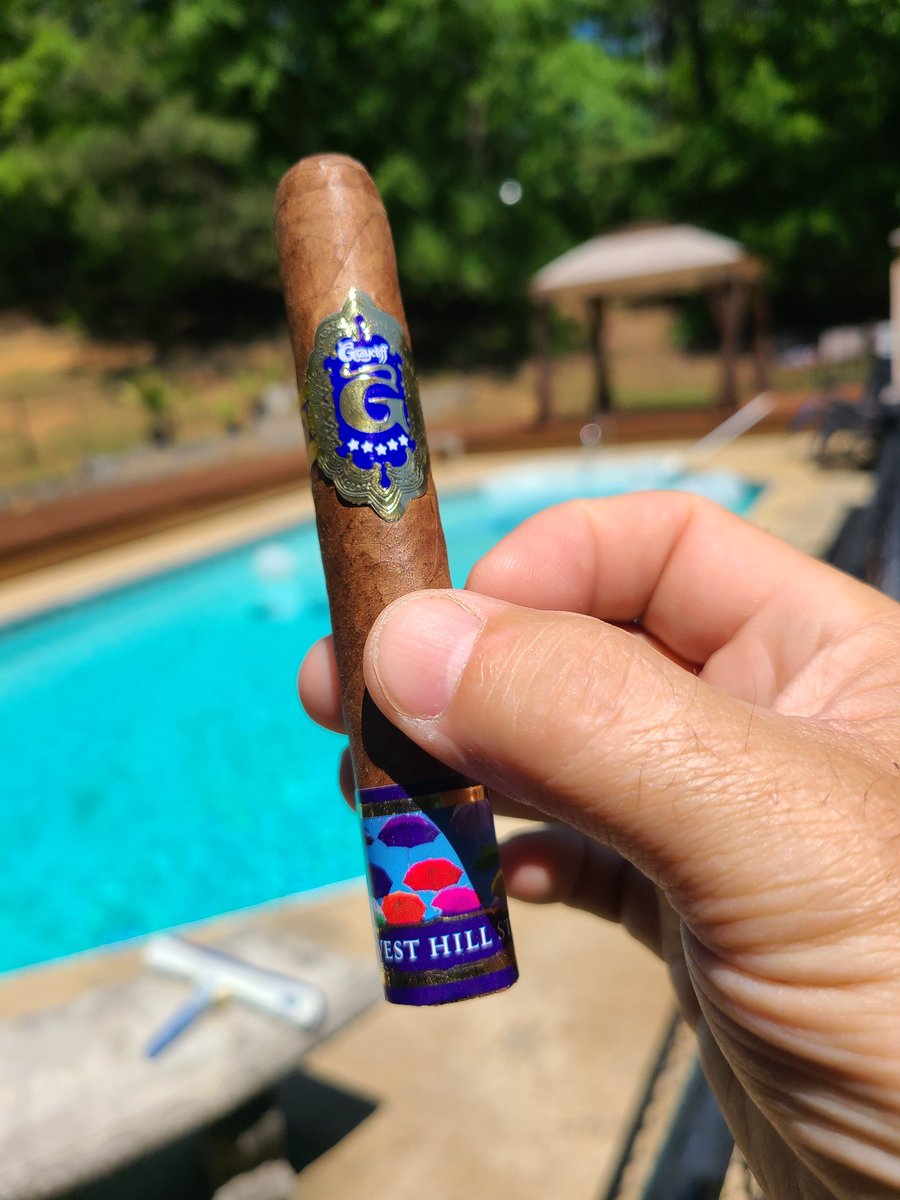 JoeyTerrell1's tweet photo. Beautiful Sunday in the South. Time to relax 😌
#Graycliff #Cigar https://t.co/LtMK9VLOcr