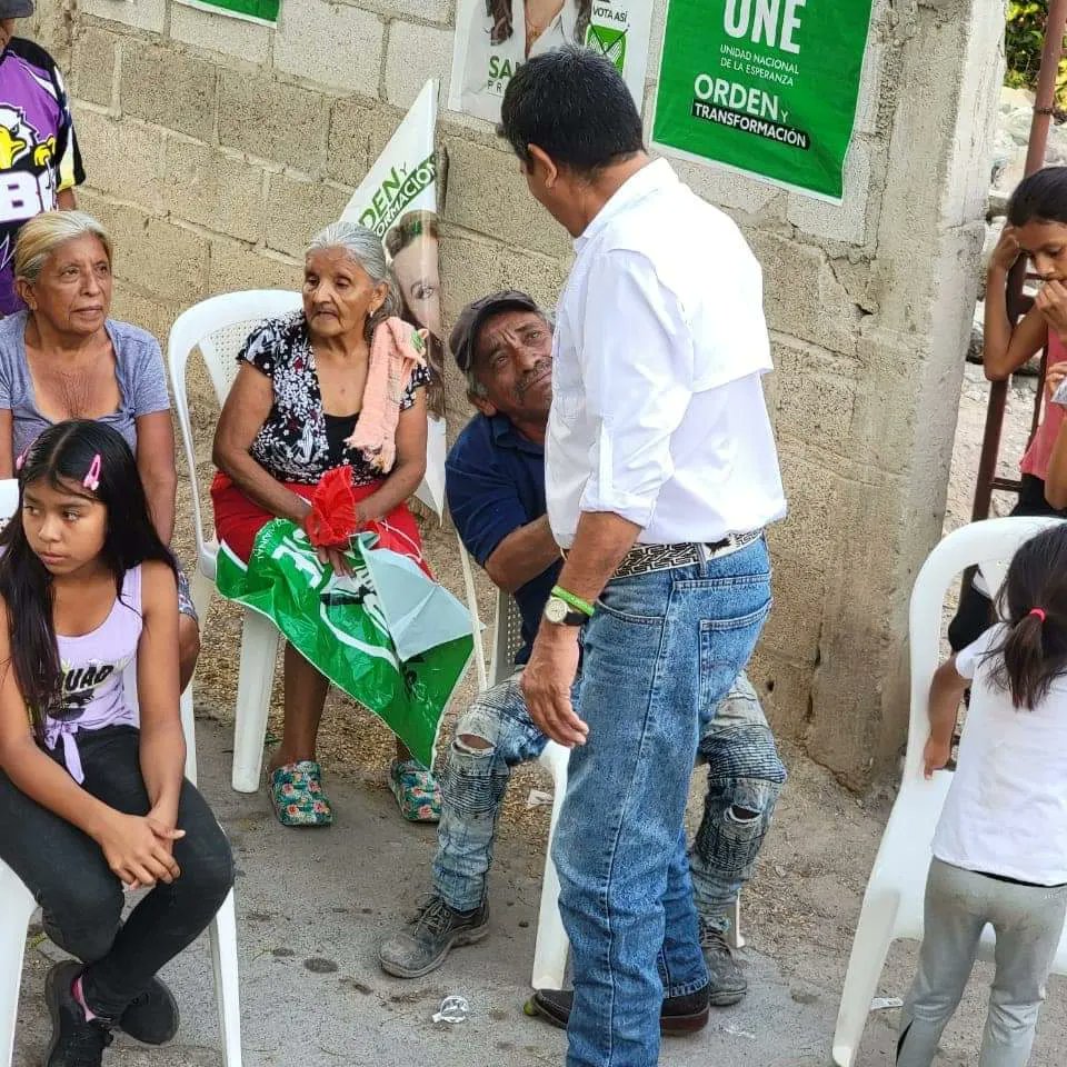 ZacapaUNE's tweet photo. En Usumatlán ya tienen a su próximo alcalde, Hernan Acevedo aperturó su campaña con el cariño y respaldo de su gente, porque quieren #OrdenYTransformación para su municipio.

Este 25 de Junio VOTA UNE 👐 💚

#SandraPresidenta 
#LuisFernandoCordónDiputado
#MisaelGranadosDiputado https://t.co/aPAGKiUNSs