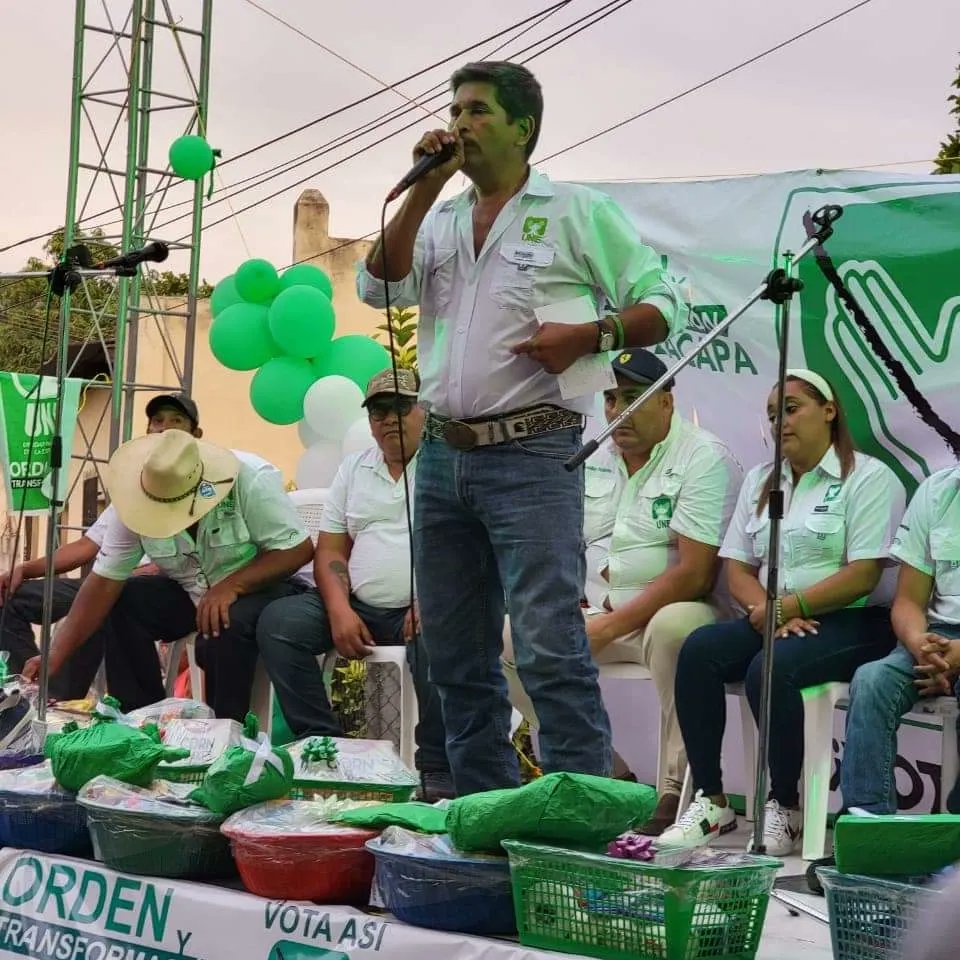 ZacapaUNE's tweet photo. En Usumatlán ya tienen a su próximo alcalde, Hernan Acevedo aperturó su campaña con el cariño y respaldo de su gente, porque quieren #OrdenYTransformación para su municipio.

Este 25 de Junio VOTA UNE 👐 💚

#SandraPresidenta 
#LuisFernandoCordónDiputado
#MisaelGranadosDiputado https://t.co/aPAGKiUNSs